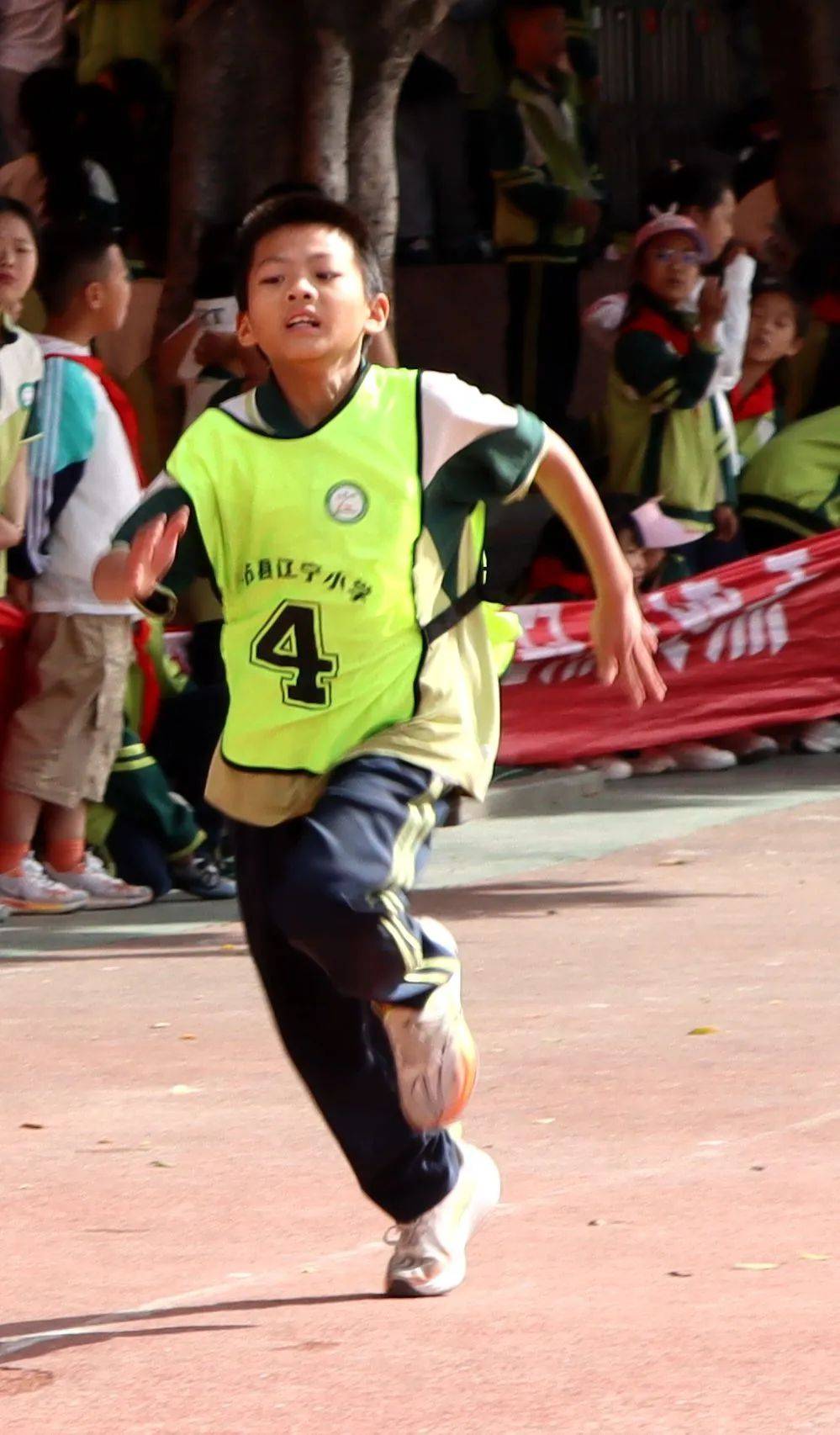 关于体育健儿鏖战球场，精彩对决震撼世界的信息