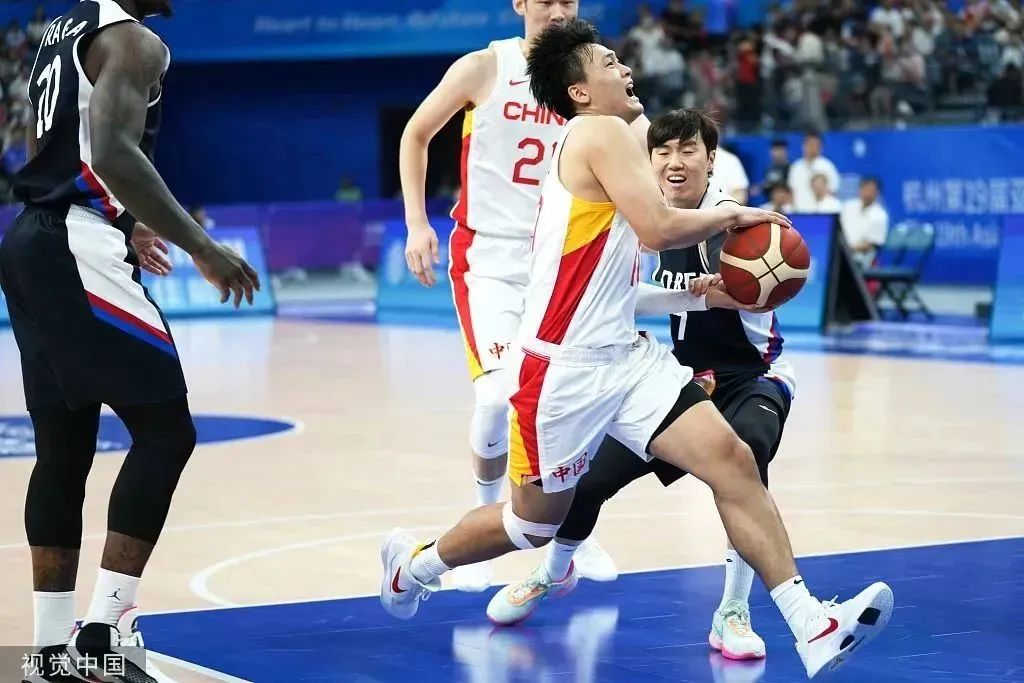 中国篮球队大胜对手，晋级国际比赛的决赛